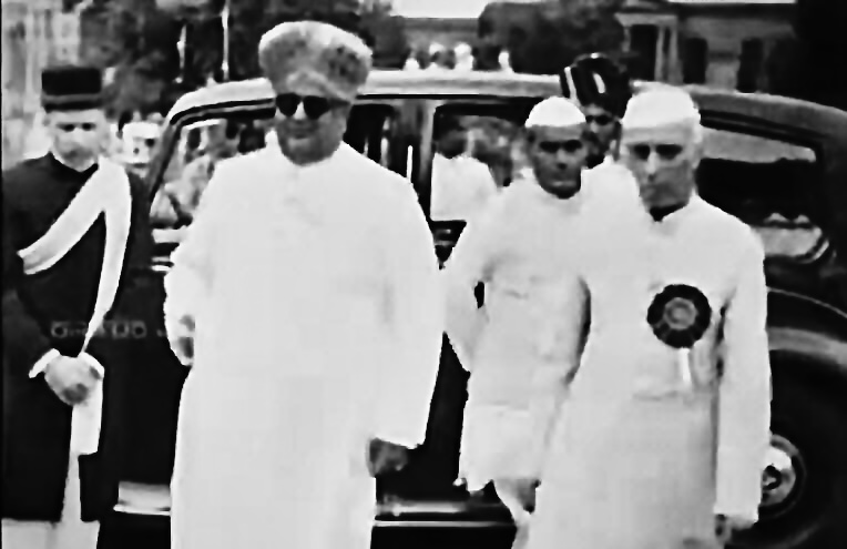 Jawaharlal Nehru with Jayachamarajendra Wodeyar at the foundation ceremony