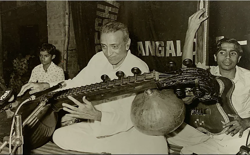 V Doreswamy Iyengar performing at Seshadripuram Sri Ramanavami Music Festival. Image Courtesy: Sree Seshadripuram Ramaseva Samithi