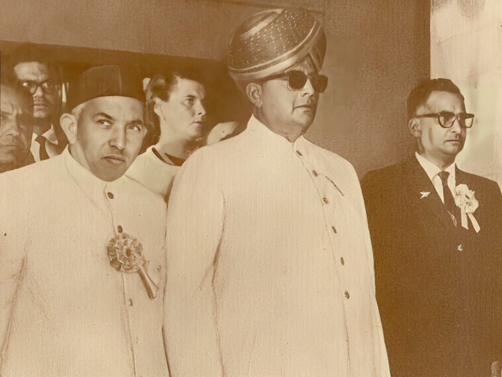 Governor Jayachamrajendra Wodeyar with Jeenabhai Davidoss and N Krishnan at the inauguration of Hosur Road plant